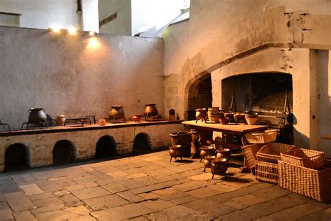 tudor kitchens hampton